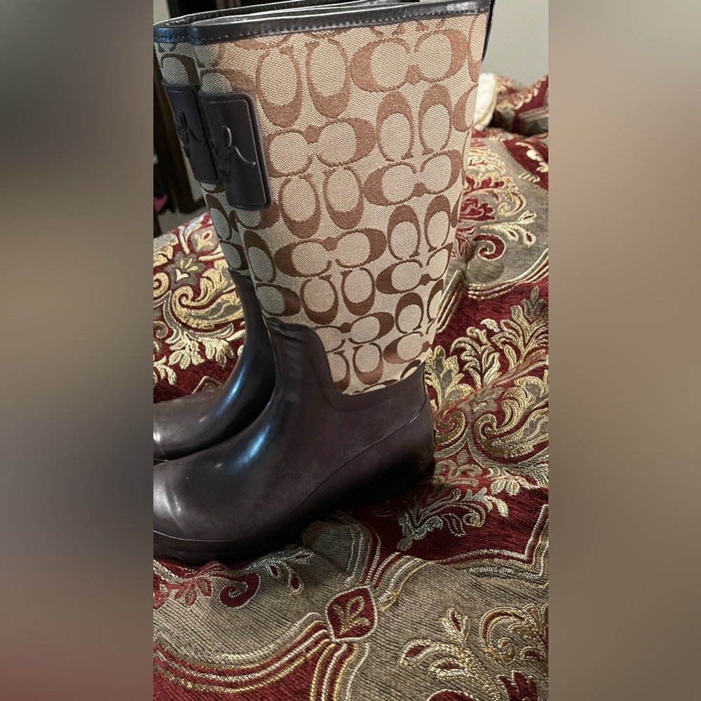 Coach Womens Pearl Rain Boots Black Gray Signature Logo Block Heel Pull On 7B